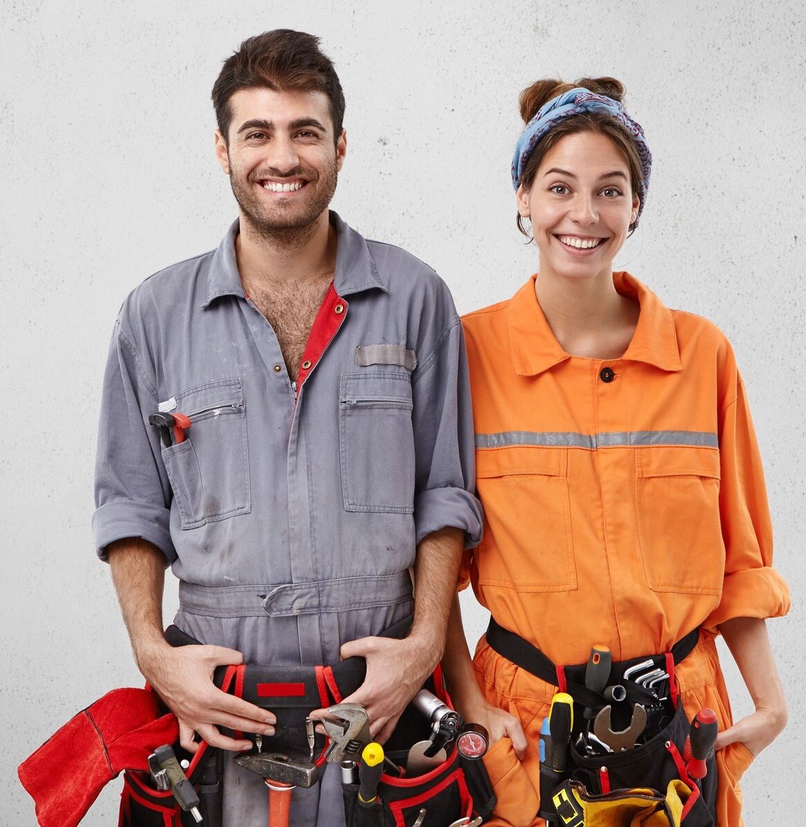 male female workers wearing work clothes 273609 11325 e1737233336587